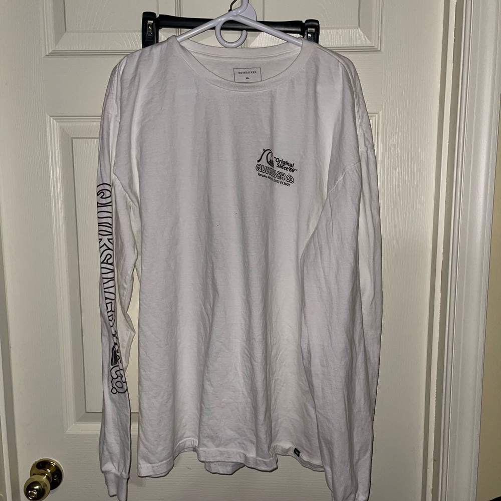 Quicksilver tee shirt long sleeve.